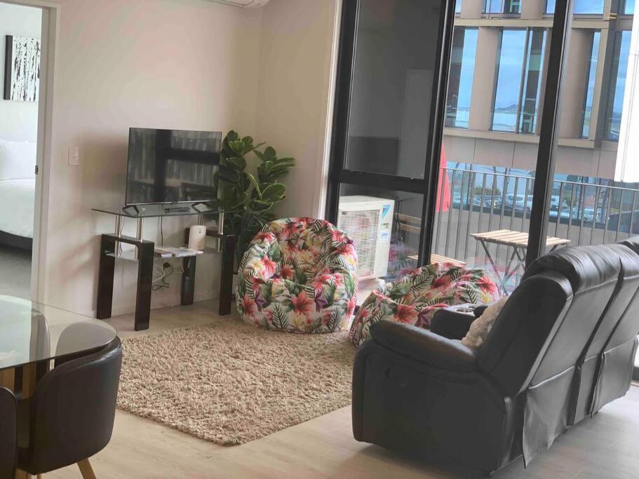 2 Bedrooms Apprtmt Plus Underground Parking In Cbd Christchurch Eksteriør billede