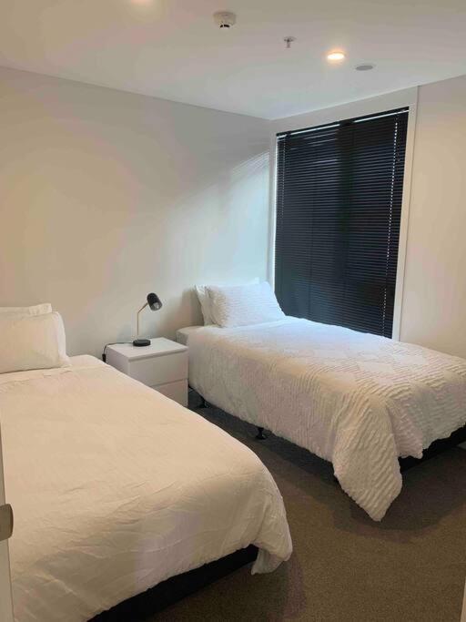 2 Bedrooms Apprtmt Plus Underground Parking In Cbd Christchurch Eksteriør billede