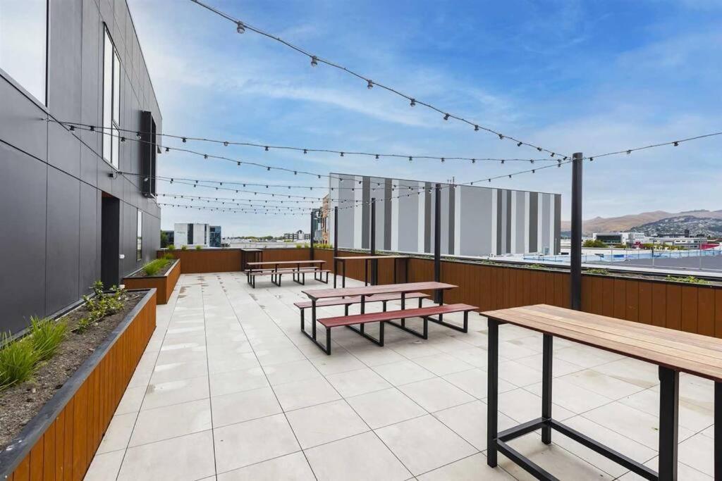 2 Bedrooms Apprtmt Plus Underground Parking In Cbd Christchurch Eksteriør billede
