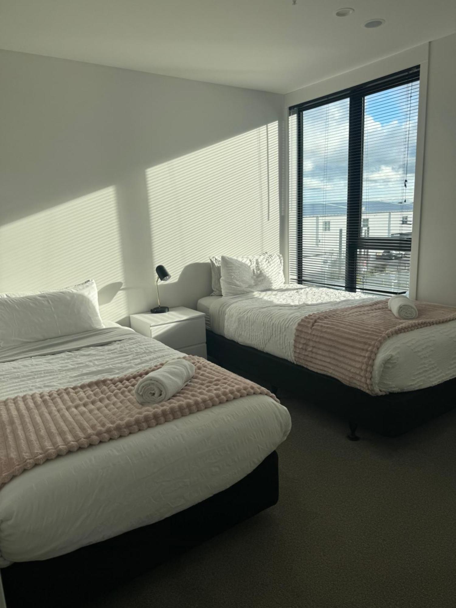 2 Bedrooms Apprtmt Plus Underground Parking In Cbd Christchurch Eksteriør billede